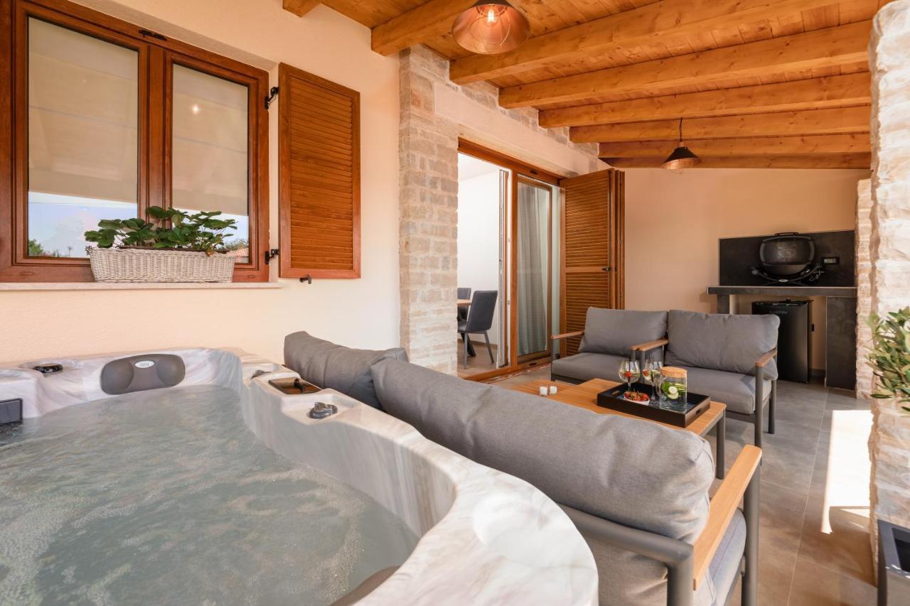 Holiday Home Maslina โปเรช ภายนอก รูปภาพ